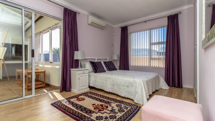 5 Bedroom Property for Sale in Sandbaai Western Cape